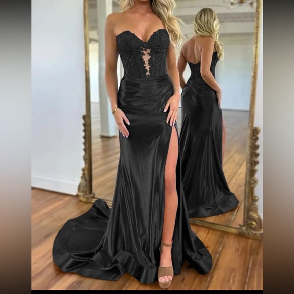 Elegant Black Strapless Evening Gown - Picture 1 of 3